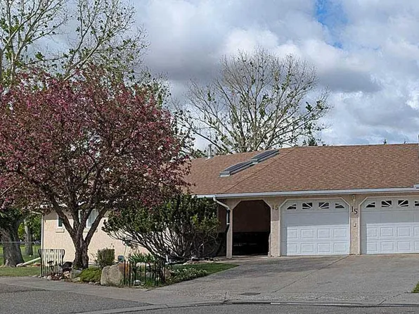 15 E Chinook Cres W, Claresholm, AB T0L 0T0