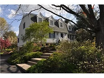 107 Cameron Dr photo 1