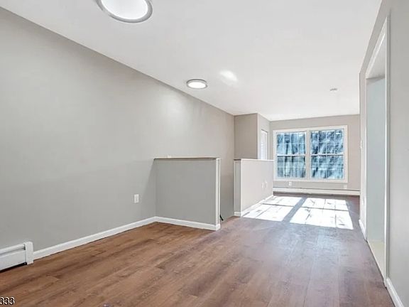 5th image of 53 12Th Ave