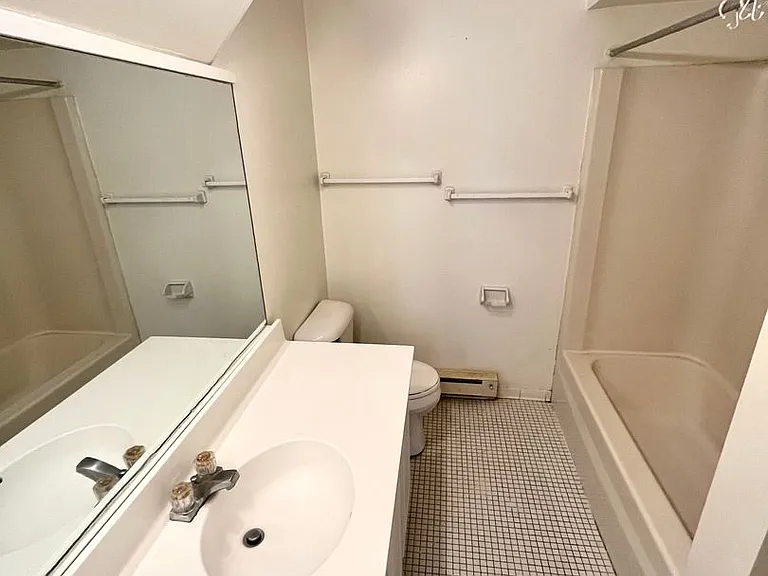 University Park Apartments near Cornell University — Photo 121