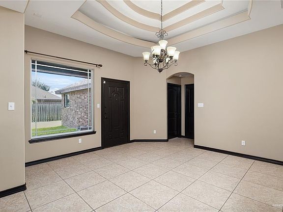 5th image of 327 Kika De La Garza St