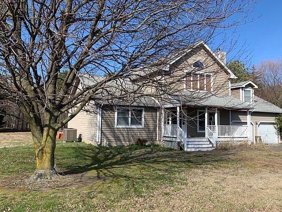 3rd image of 107 Fox Run Ln