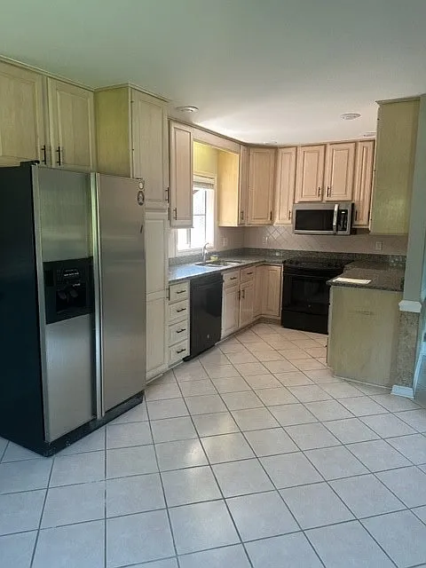 3 bed, 2.0 bath, $2,800 — Photo 3