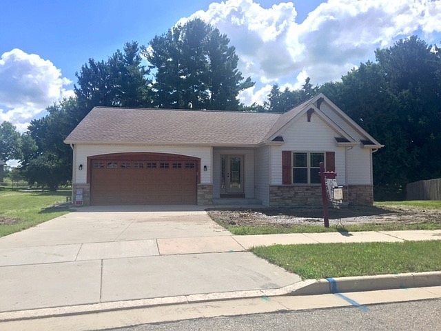 1st image of 105 Green Ash Ln
