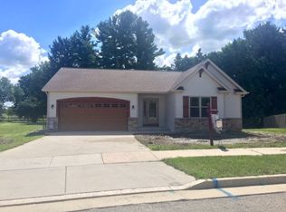 105 Green Ash Ln, Johnson Creek, WI 53038