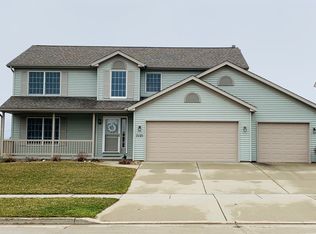 3121 Old Jamestown Rd, Bloomington, IL 61704