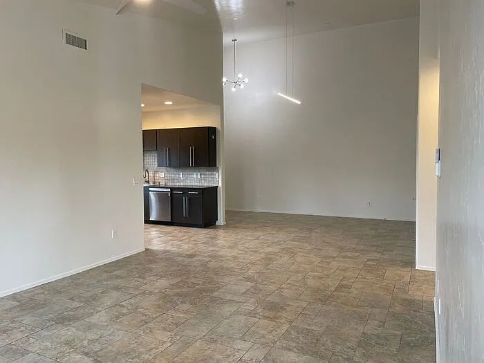 1046 N 4th Ave #2 — Photo 24