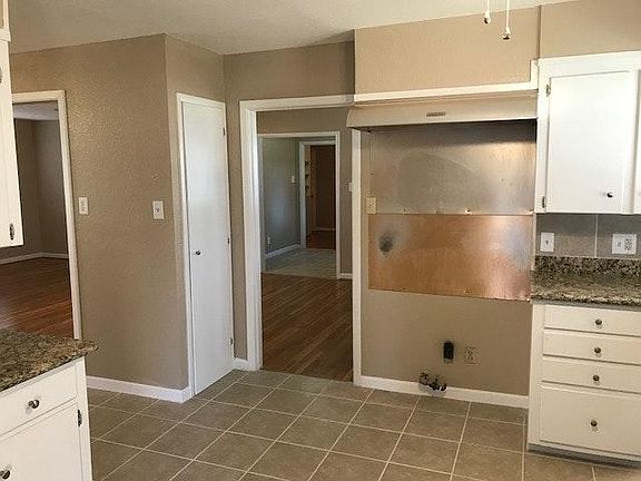 Dining to Kitchen