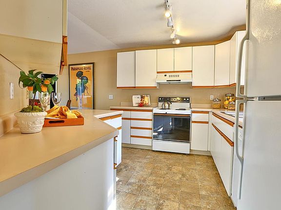 3rd image of 701 Chemeketa Dr