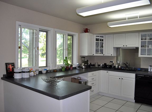 3rd image of 21W555 Glen Valley Dr