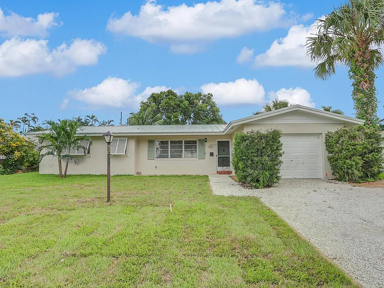 732 Pelican Way — Photo 4