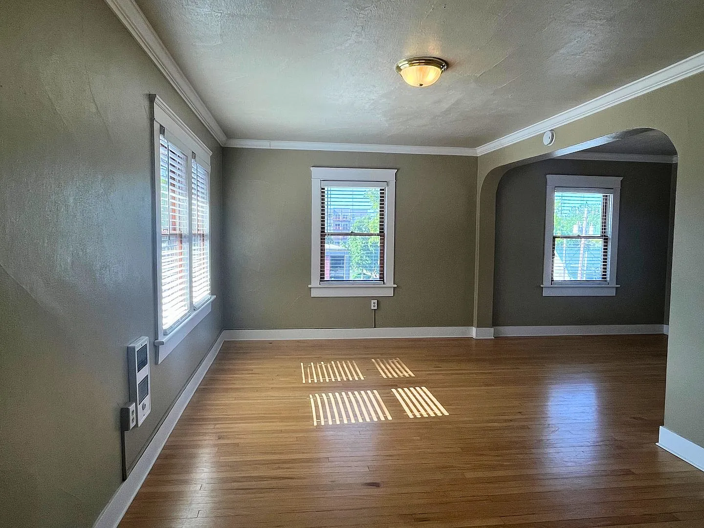 (GOL 305) Spacious 1-Bedroom in Historic Building — Photo 2