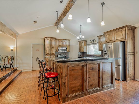 5th image of 1006 Rikkity Ln