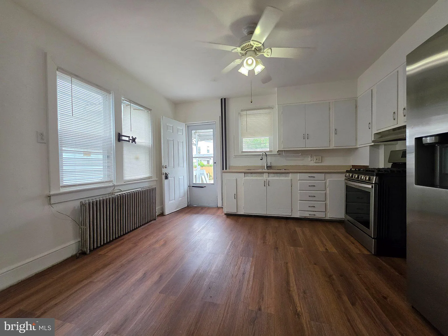 3 bed, 1.5 bath, 1132 sqft, $2,350 — Photo 4