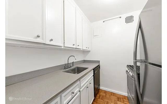 Rented by Douglas Elliman | media 15