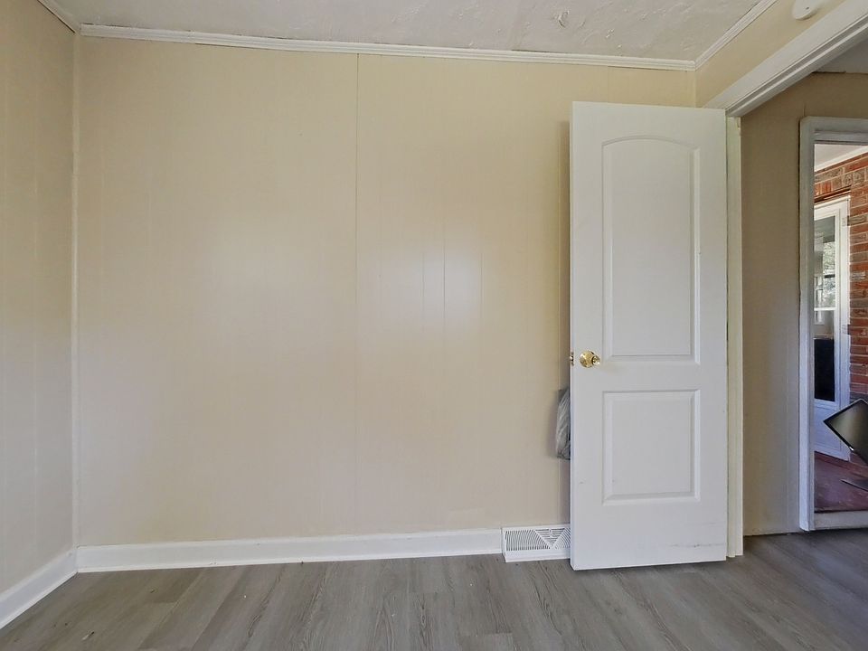 2nd image of 608 N Cameron Ave #4