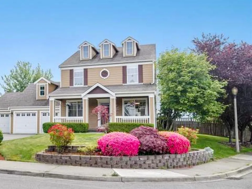 3320 Laurelwood Cir NE