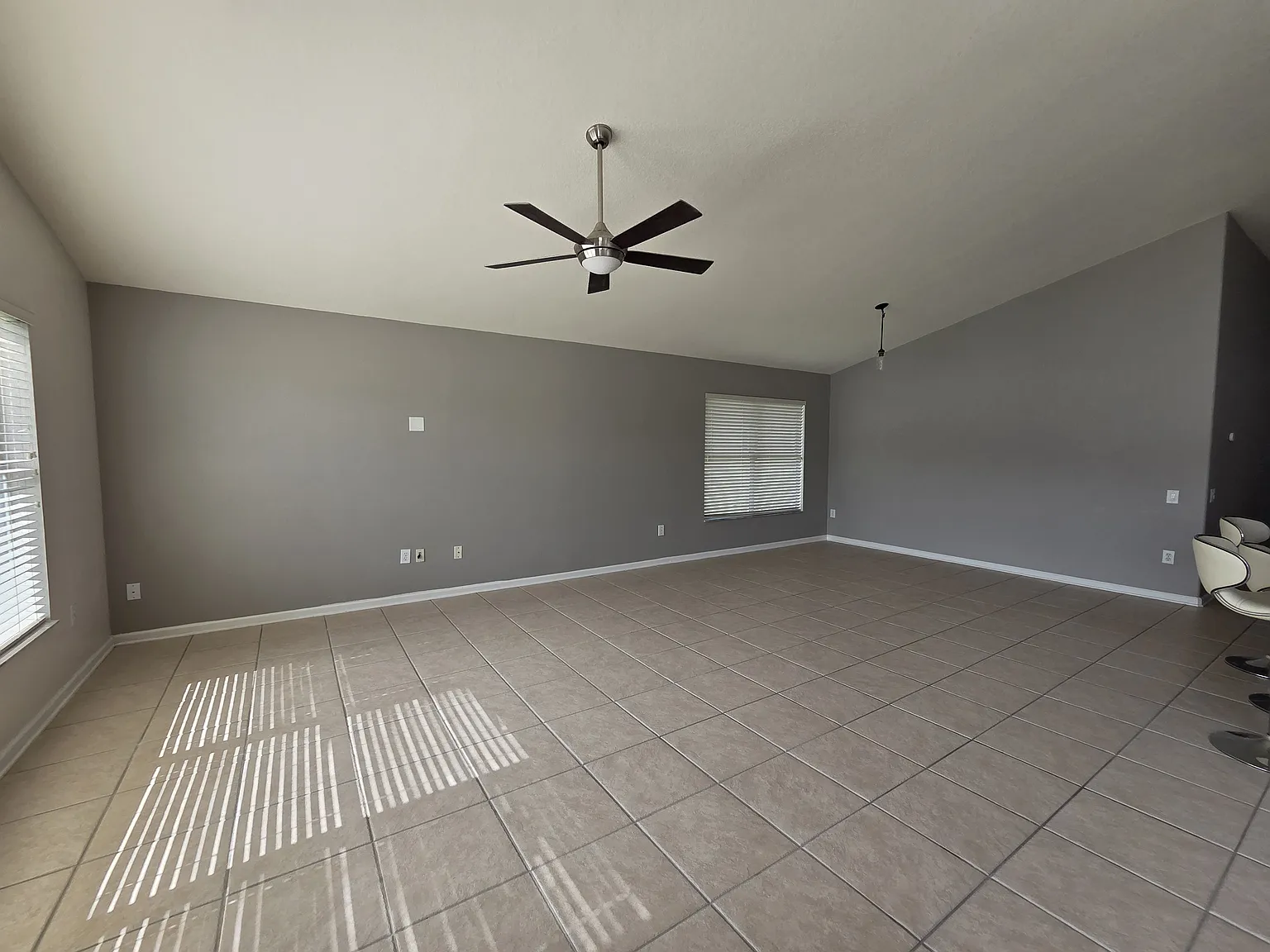 3 bed, 2600 sqft, $3,000 — Photo 3