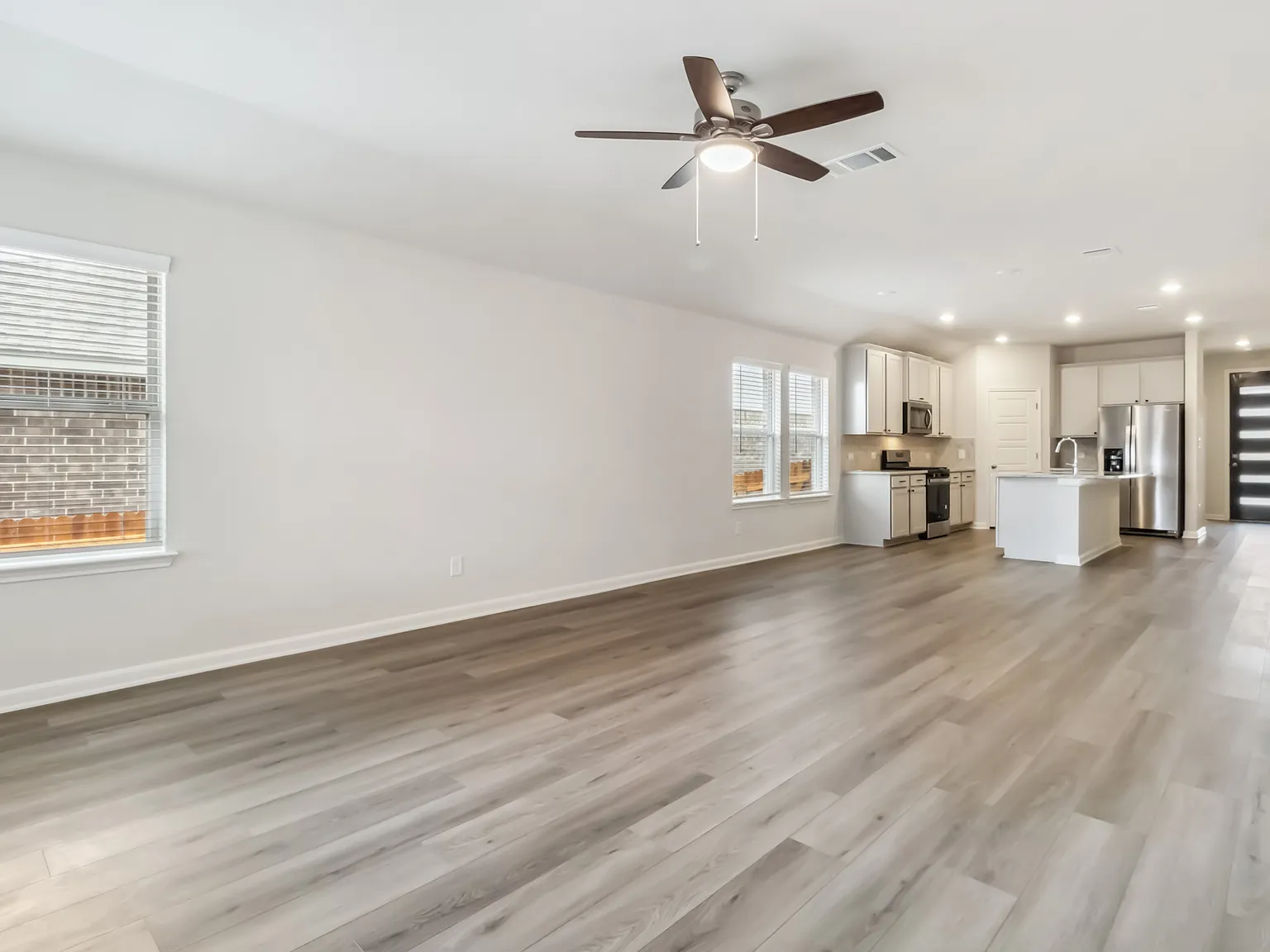 4 bed, 2012 sqft, $2,300 — Photo 4