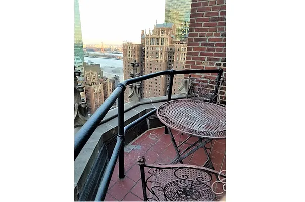 Rented by City Connections Realty | media 9