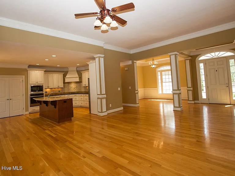 16 Montrose Ct — Photo 21
