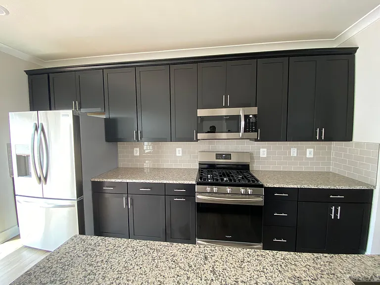 2106 Devine Rd — Photo 3