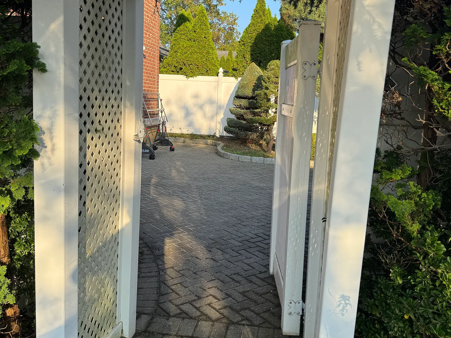 Childs Ave, Garden City South — Photo 2