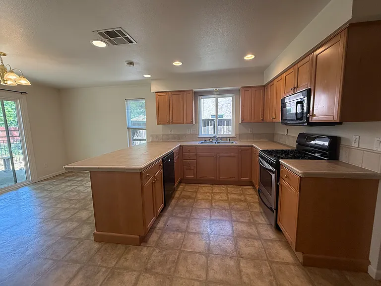 2583 Meadow Ln — Photo 8
