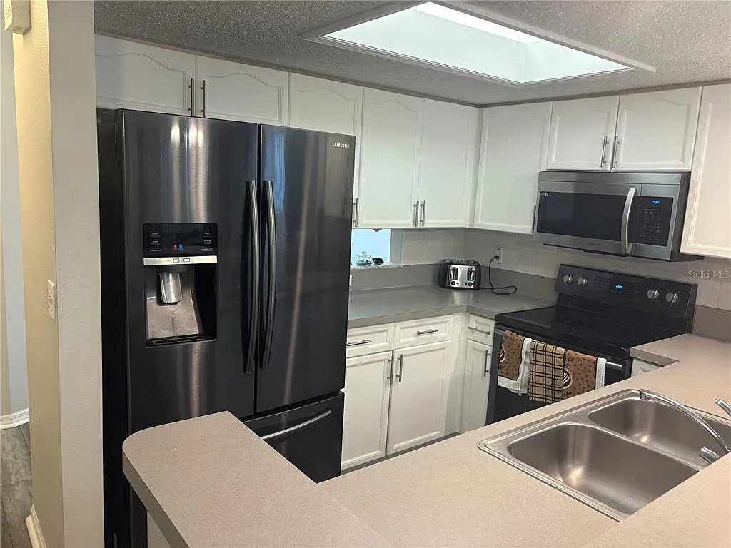 3 bed, 2.5 bath, 1461 sqft, $2,450 — Photo 4