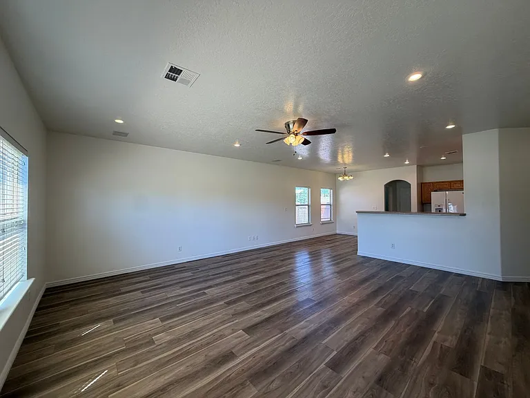 519 W Harvest Ln — Photo 5
