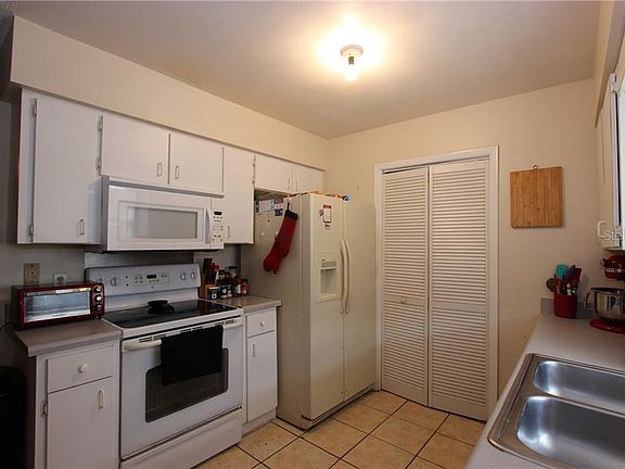 5th image of 9898 E Fowler Ave