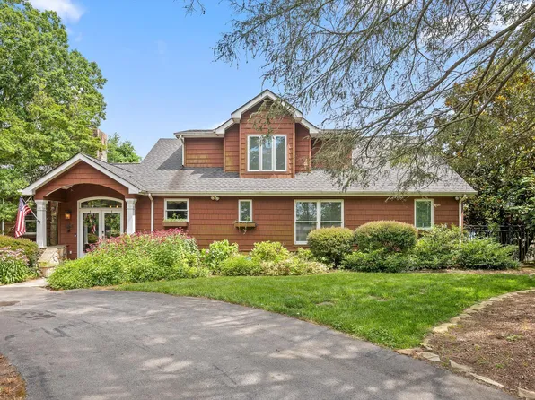 212 N Palisades Dr, Signal Mountain, TN 37377