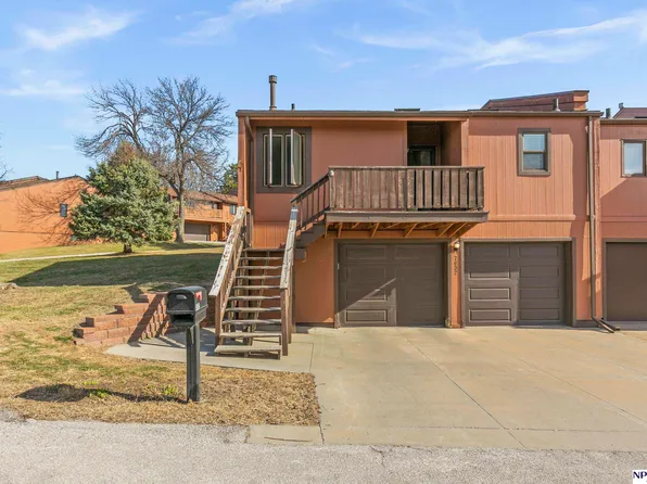 7832 Read Plz, Omaha, NE 68122