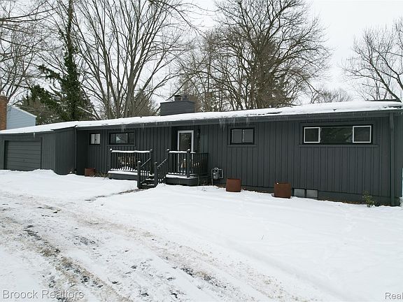 3rd image of 32700 Evergreen Rd