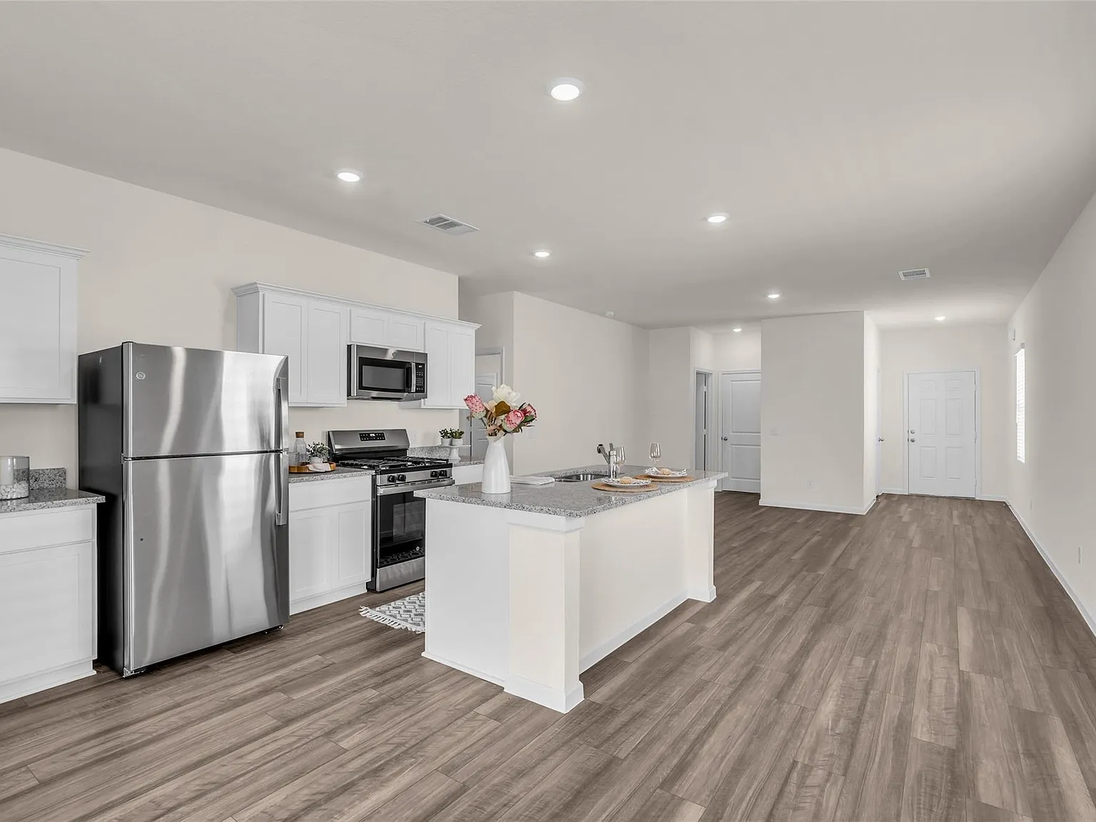 3 bed, 2.0 bath, 1412 sqft, $1,850 — Photo 2