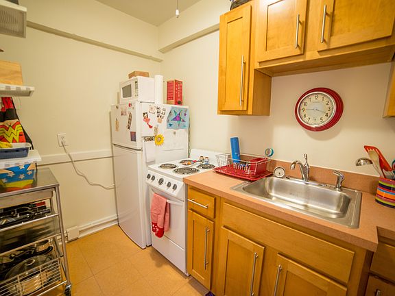 2nd image of 4746 Roanoke Pkwy APT 204