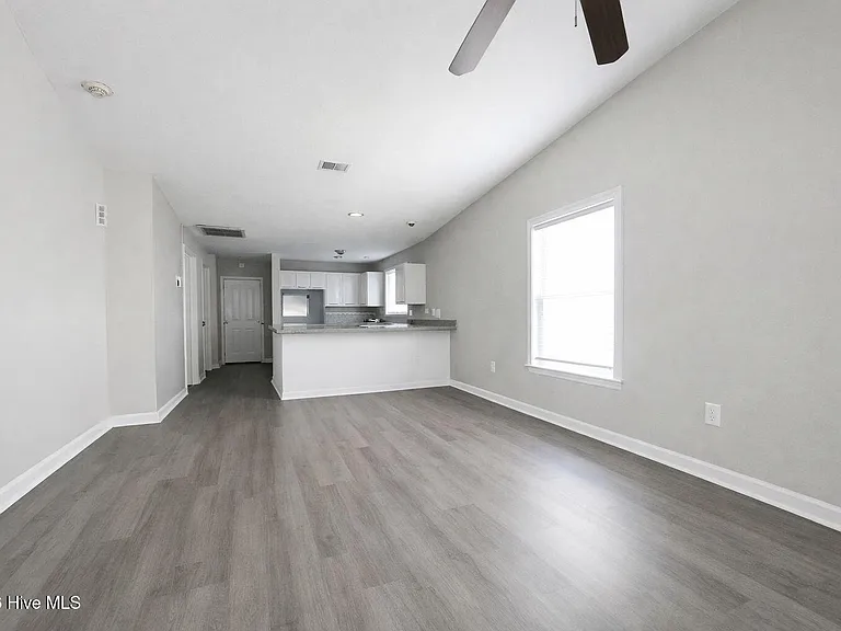 1237 Longpoint Dr — Photo 7