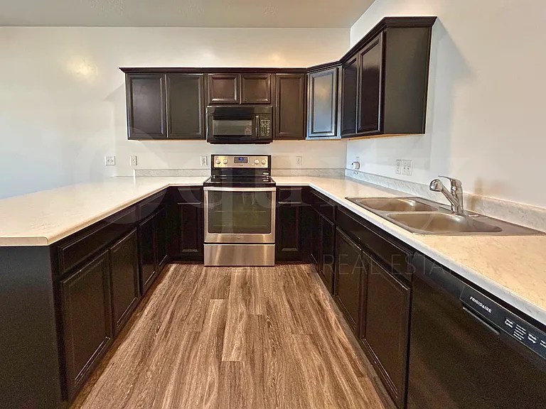 648 E 380 N — Photo 6