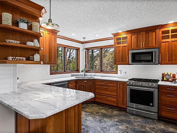 5th image of 8122 W Hollow Rd