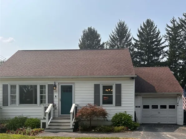 221 Edgewood Pl, Minoa, NY 13116