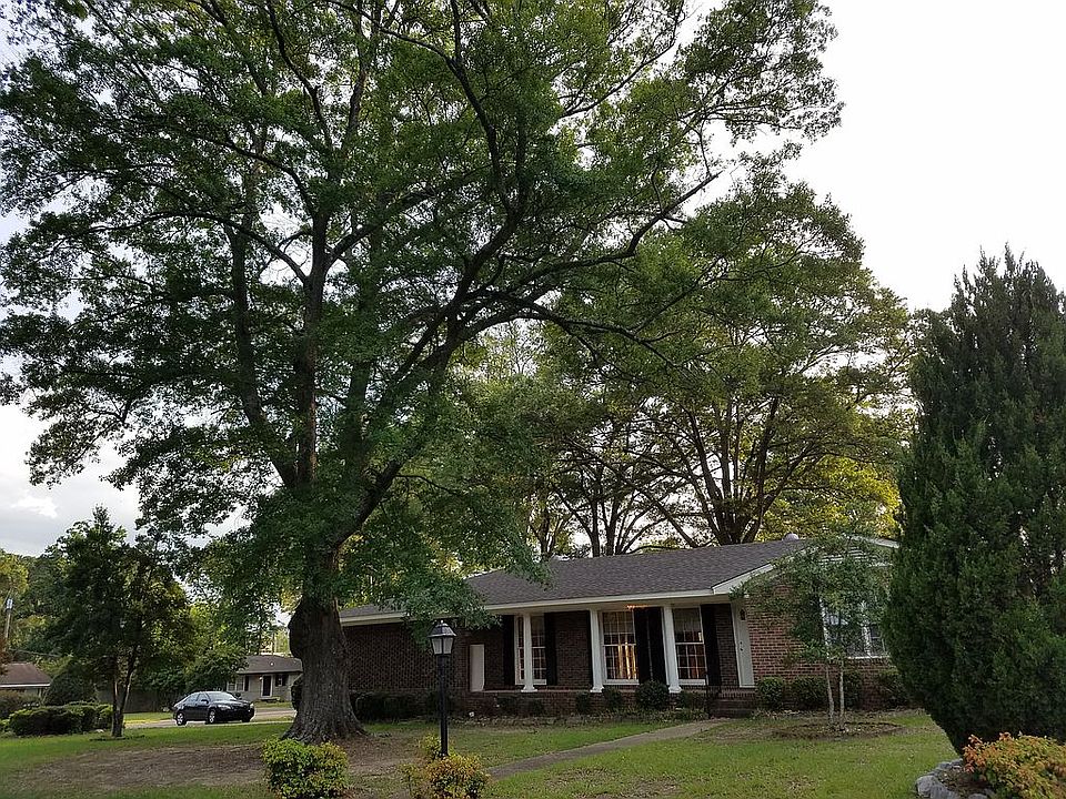 1st image of 14 Fairway Dr