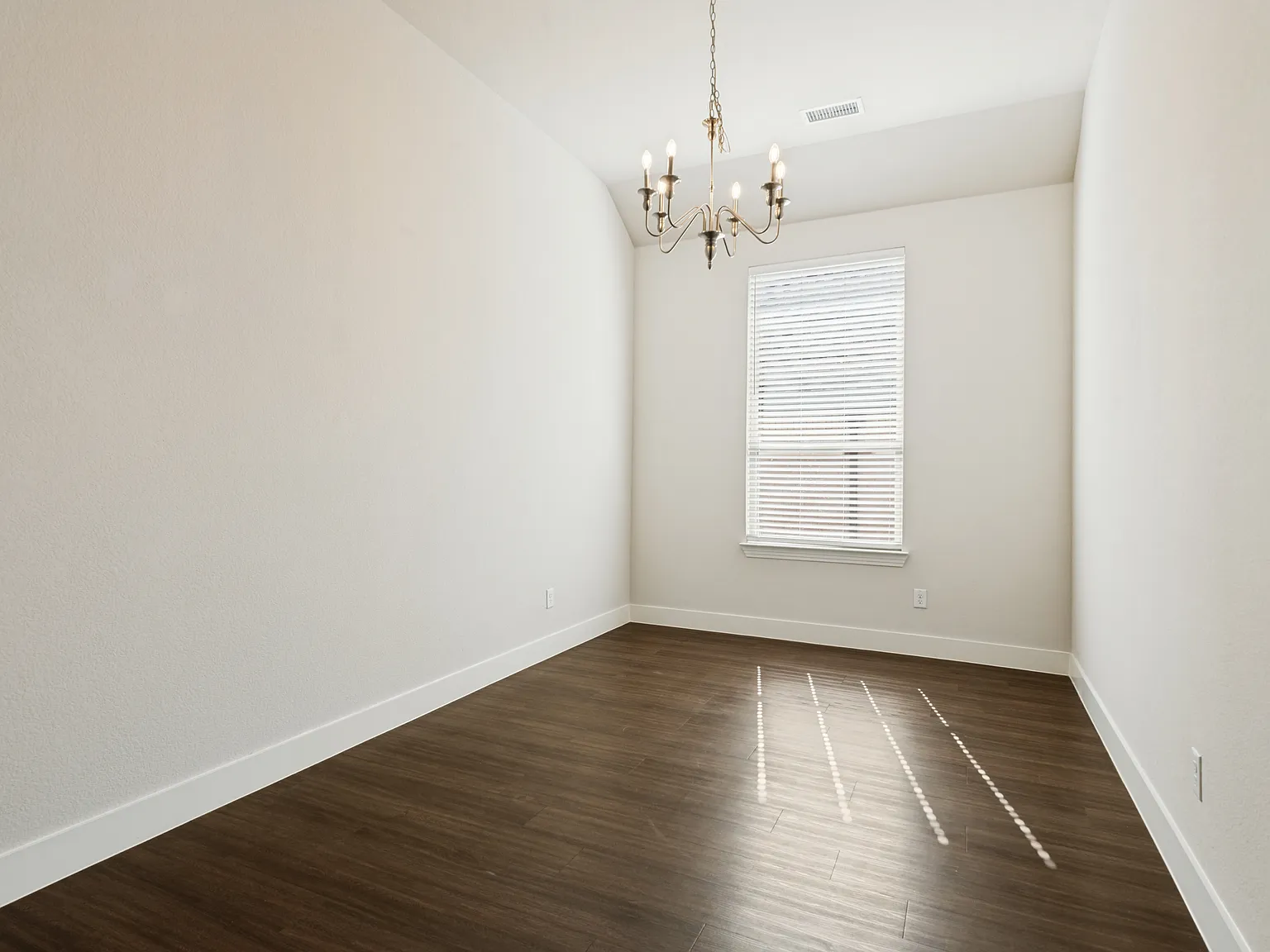 5 bed, 3.5 bath, 2907 sqft, $3,250 — Photo 3