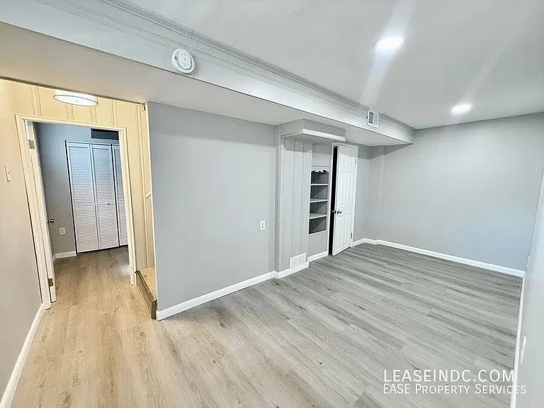 733 Crittenden St NE — Photo 22