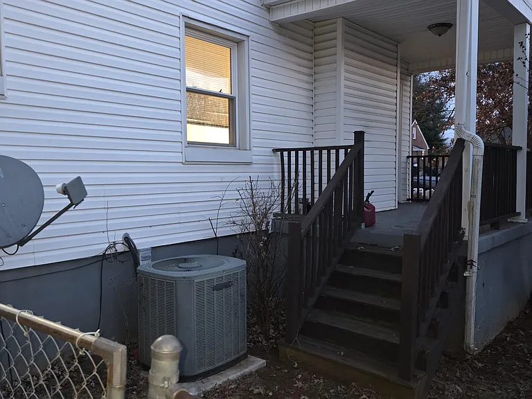 Covered Side Porch