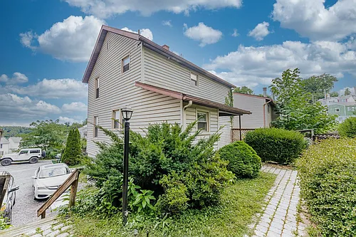 607 Junction St Photo 1