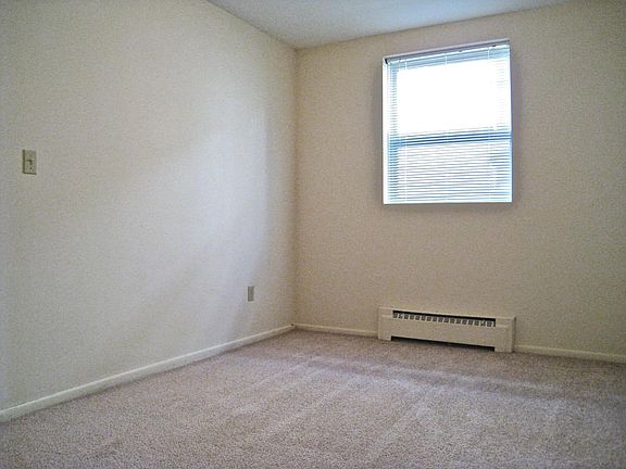 5th image of 215 Dunlap St S APT 20