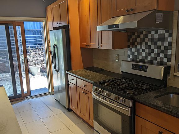 4th image of 1241 E Oxford St