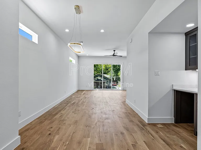 410 Avenue L #B — Photo 17