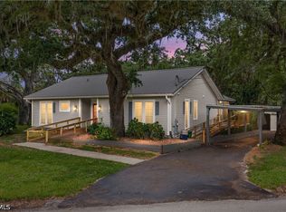 975 Caloosa Estates Dr, Labelle, FL 33935