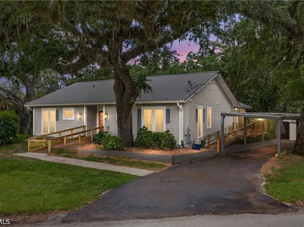 975 Caloosa Estates Dr, Labelle, FL 33935
